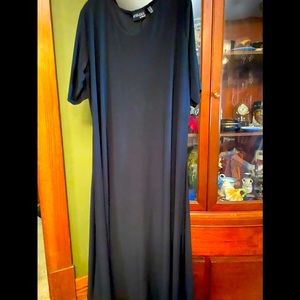 Black short sleeve dress.